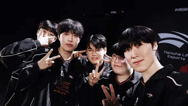 Hanwha Life Esports celebrates winning the MSI 2026 championship trophy.